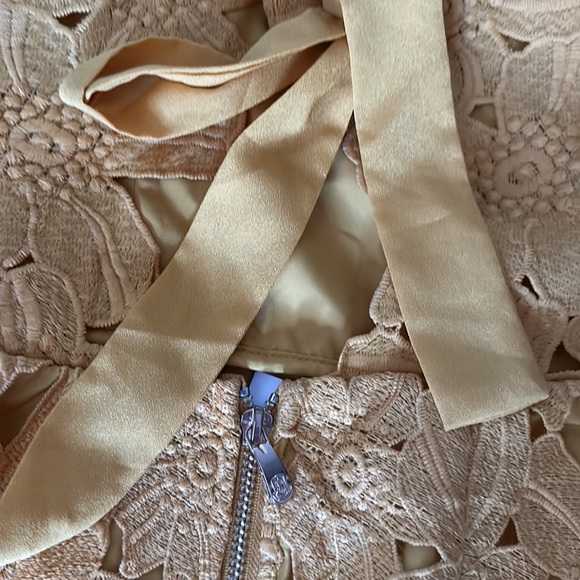 Few Moda Off The Shoulder Floral Dress - Picture 4 of 6